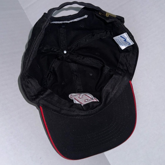 Never-worn 2013 NHL NJ Devils adjustable black cap red brim trim - Picture 4 of 5